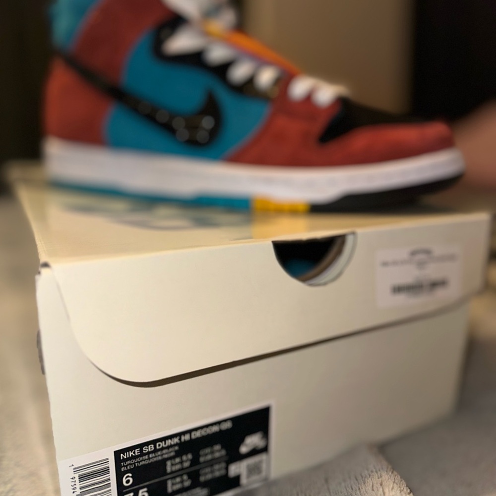 Nike SB Dunk High
Di'orr Greenwood Navajo Arts